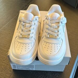 Kids Air Force One's 12.5C